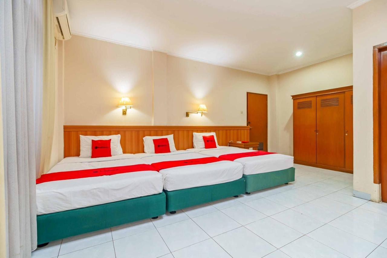 Reddoorz Plus Near Kemang Raya Джакарта Екстериор снимка